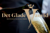 The logo for det glade vanvid restaurant and social dining