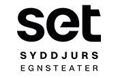 The logo for set syddjurs egnsteater is black and white.
