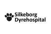 Et sort/hvidt logo til silkeborg dyrehospital med poteprint.