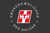 Et logo for en virksomhed kaldet hth der holder på sort baggrund.