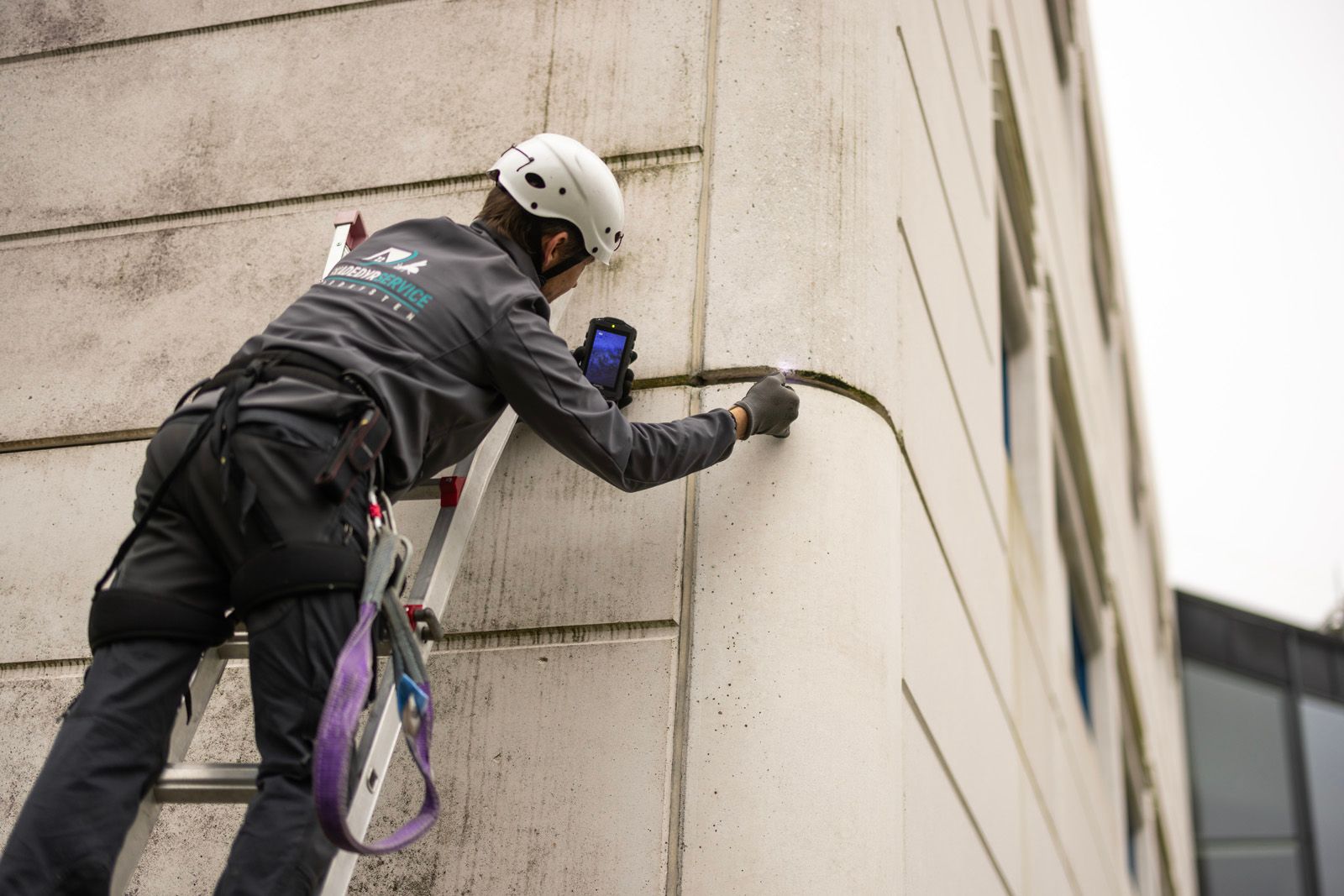 Mand der bekæmper skadeyr