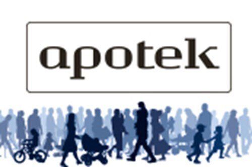 En gruppe mennesker, der går foran et skilt, hvor der står apotek