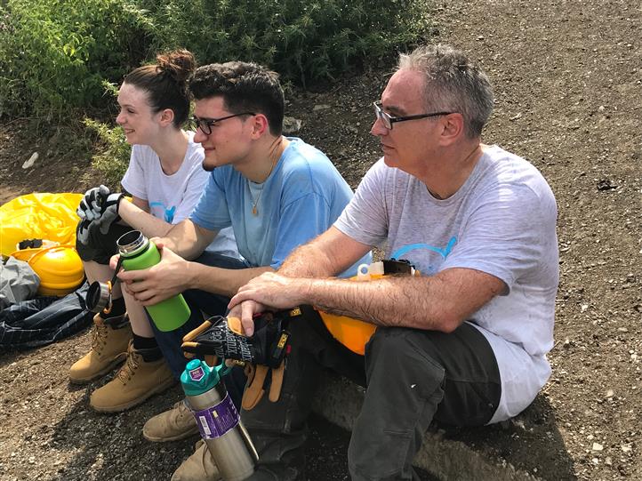 A group of people are sitting on the ground.