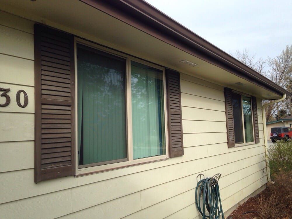 A house with the number 30 on the side of it