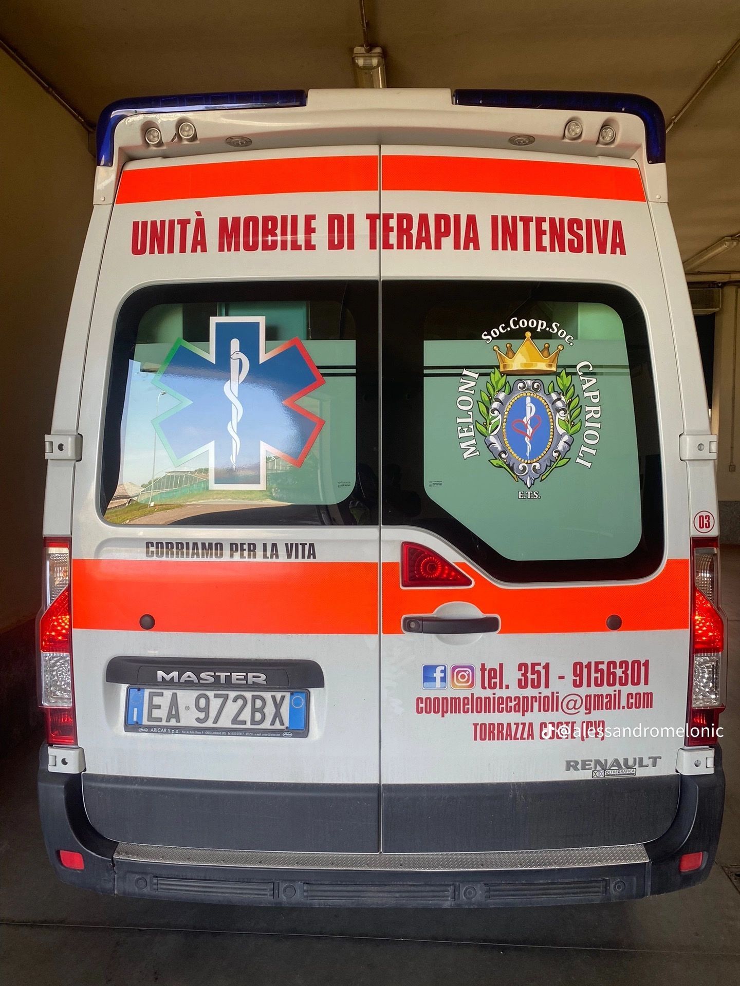 ambulanza per trasporto ospedaliero