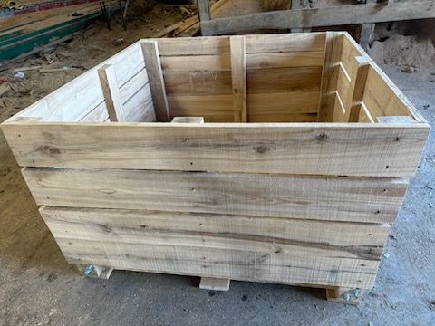 A wooden box is sitting on top of a wooden pallet.