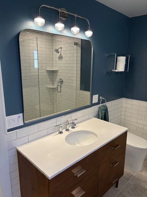 A bathroom with a sink and a large mirror