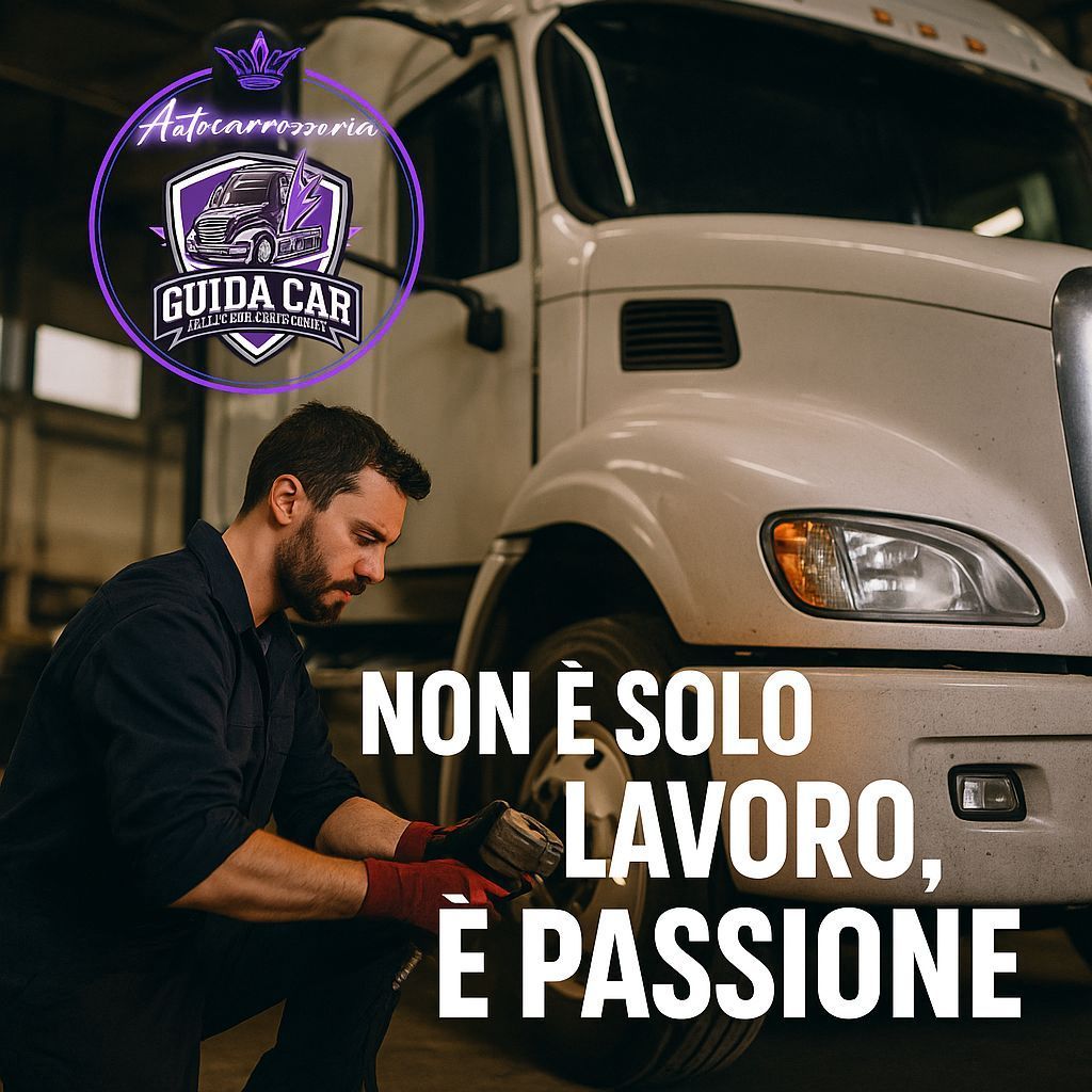 Prima e dopo il restauro dei fari di un'auto. Il faro superiore è opaco, quello inferiore è trasparente.