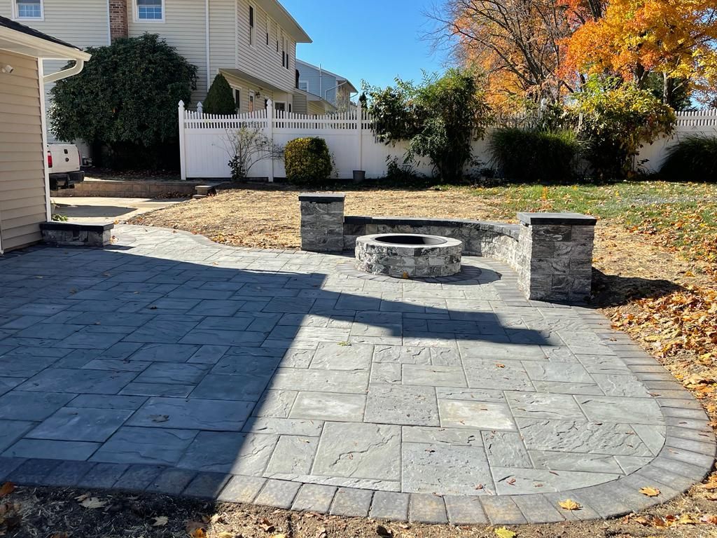 There is a fire pit in the backyard of a house.