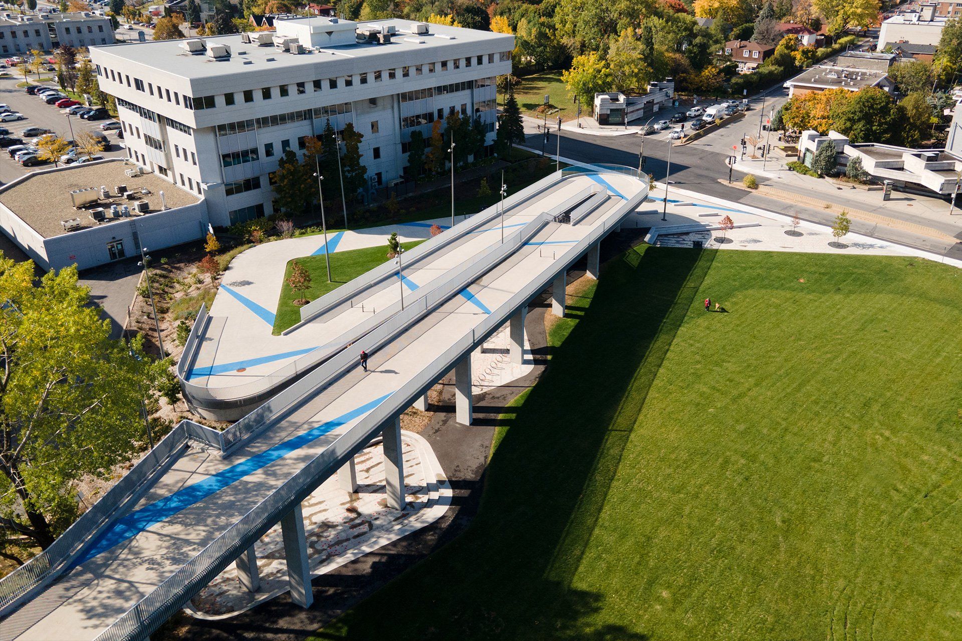 PASSERELLE DU CAMPUS MIL : photo©SteveMontpetit