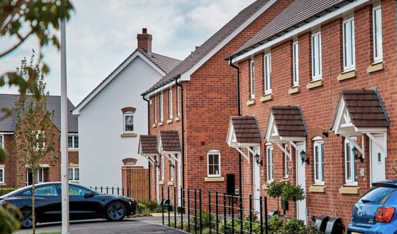 Situated in a semi-rural location in the hamlet of Bishopton, Stratford-upon-Avon, Lockside Wharf offers a stunning series of 1, 2, 3, 4 and 5 bedroom homes. Our homes are designed to provide varied elevational styles, taking context from local surroundings, using mainly red brick, with feature rendered properties at prominent positions. 