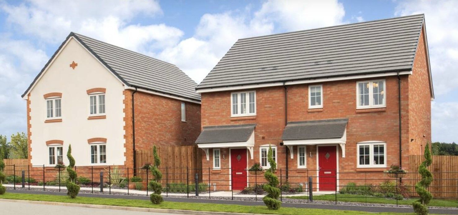 The Crescent is located just a short drive away from the Staffordshire Moorlands. This development, which offers a range of 2, 3, and 4-bedroom homes, makes an attractive prospect for a variety of potential buyers, including families, first-time buyers, and commuters traveling to Stoke-on-Trent, Derby, or Stafford.