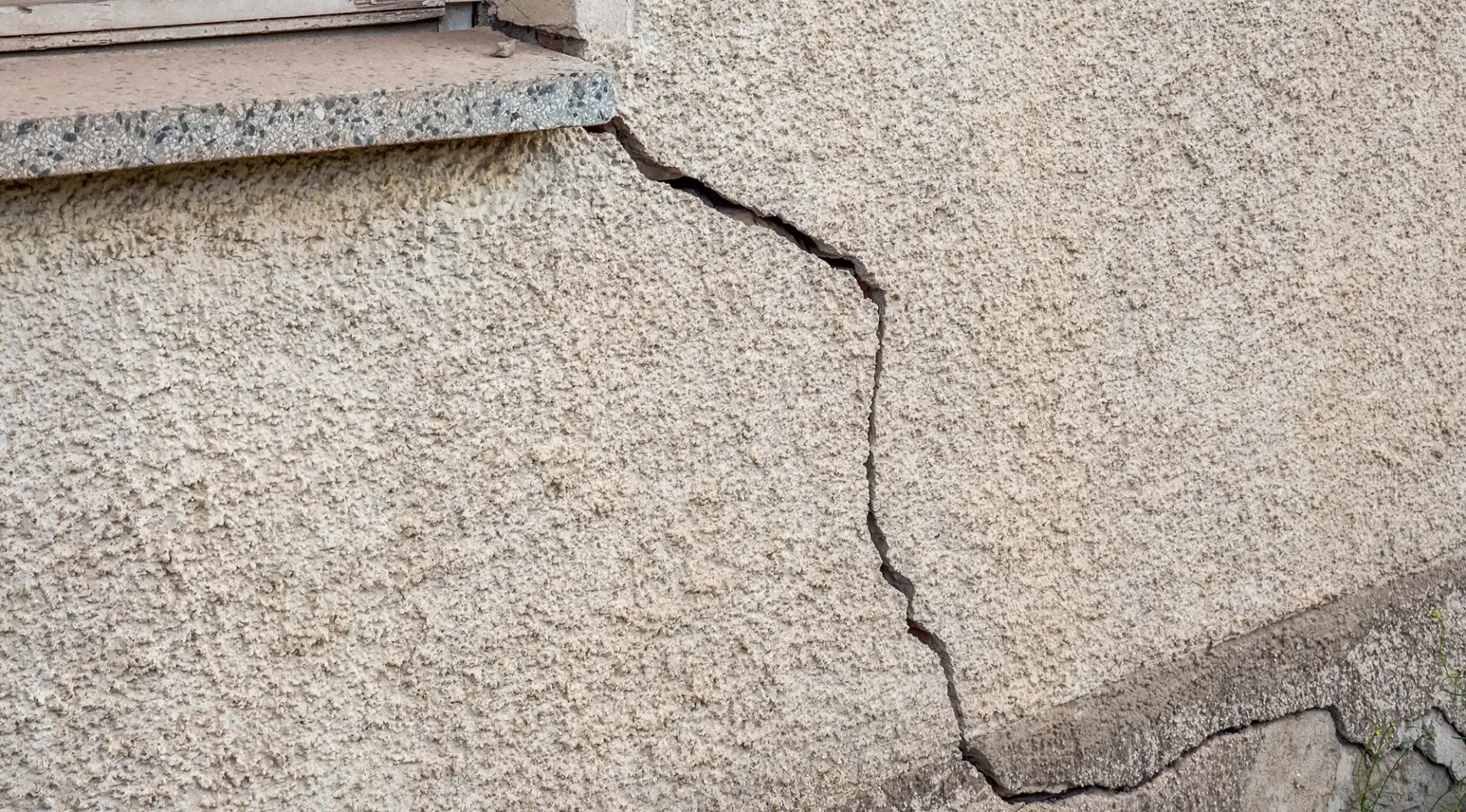 STUCCO CRACKING ON HOME
