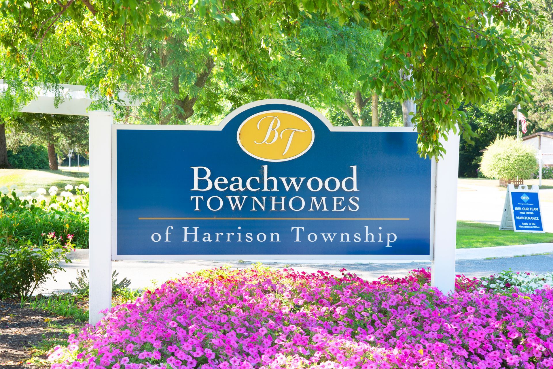 A blue sign for beachwood townhomes of harrison township