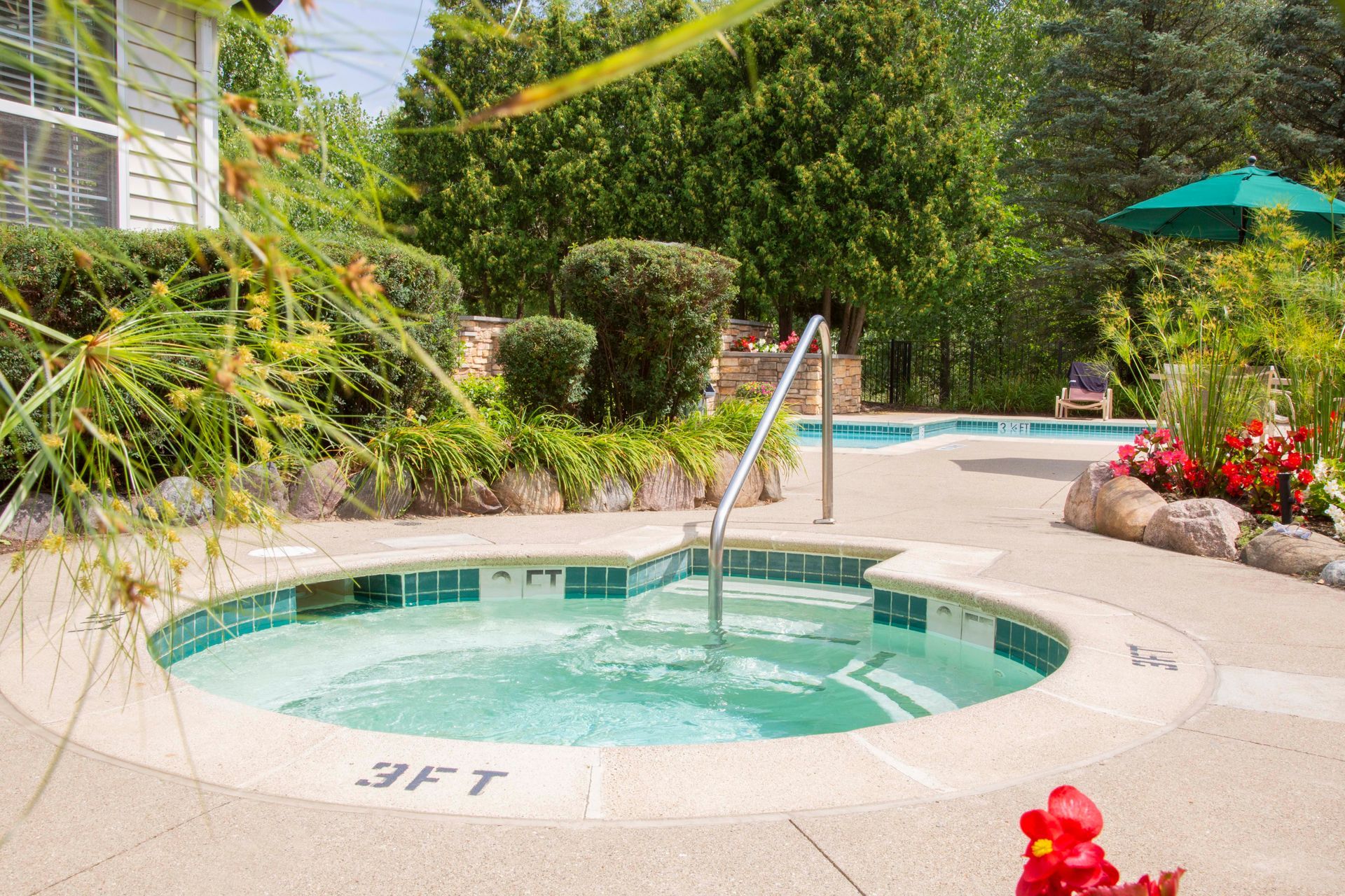There is a hot tub in the middle of the pool.