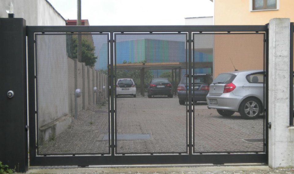 cancello condominiale automatizzato