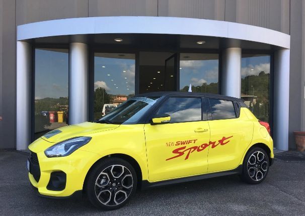 Suzuki Swift Sport gialla