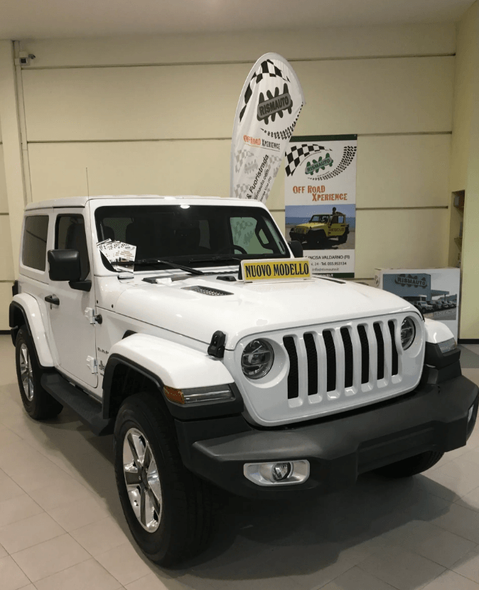 nuovo modello di SUV bianco