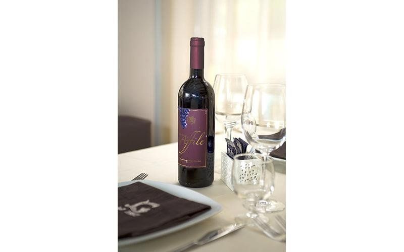 bottiglia di vino rosso