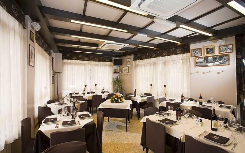 sala di un ristorante romano tipico