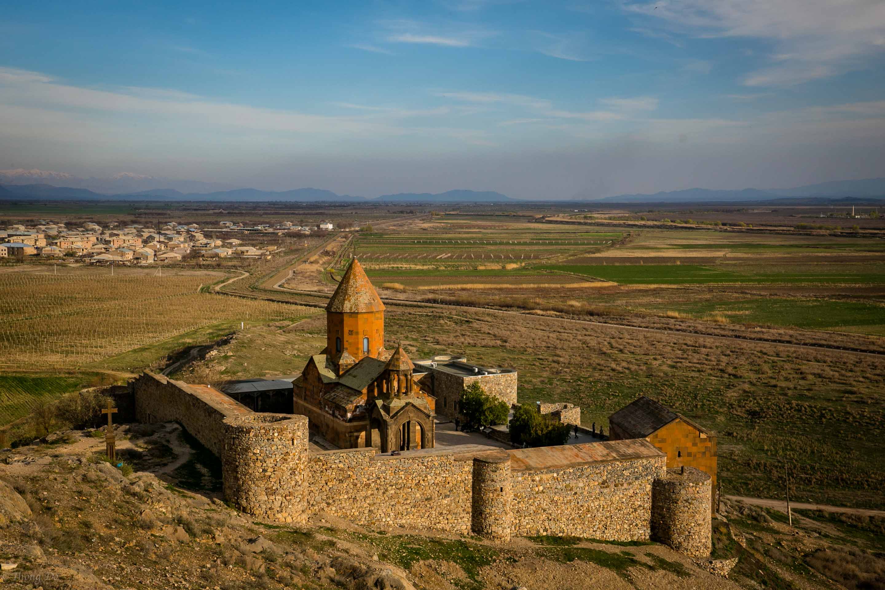 Хор вирап. Армения хор Вирап колодец. Монастырь хор Вирап, Հայաստան, Լուսառատ գյուղ. Армения Арарат.