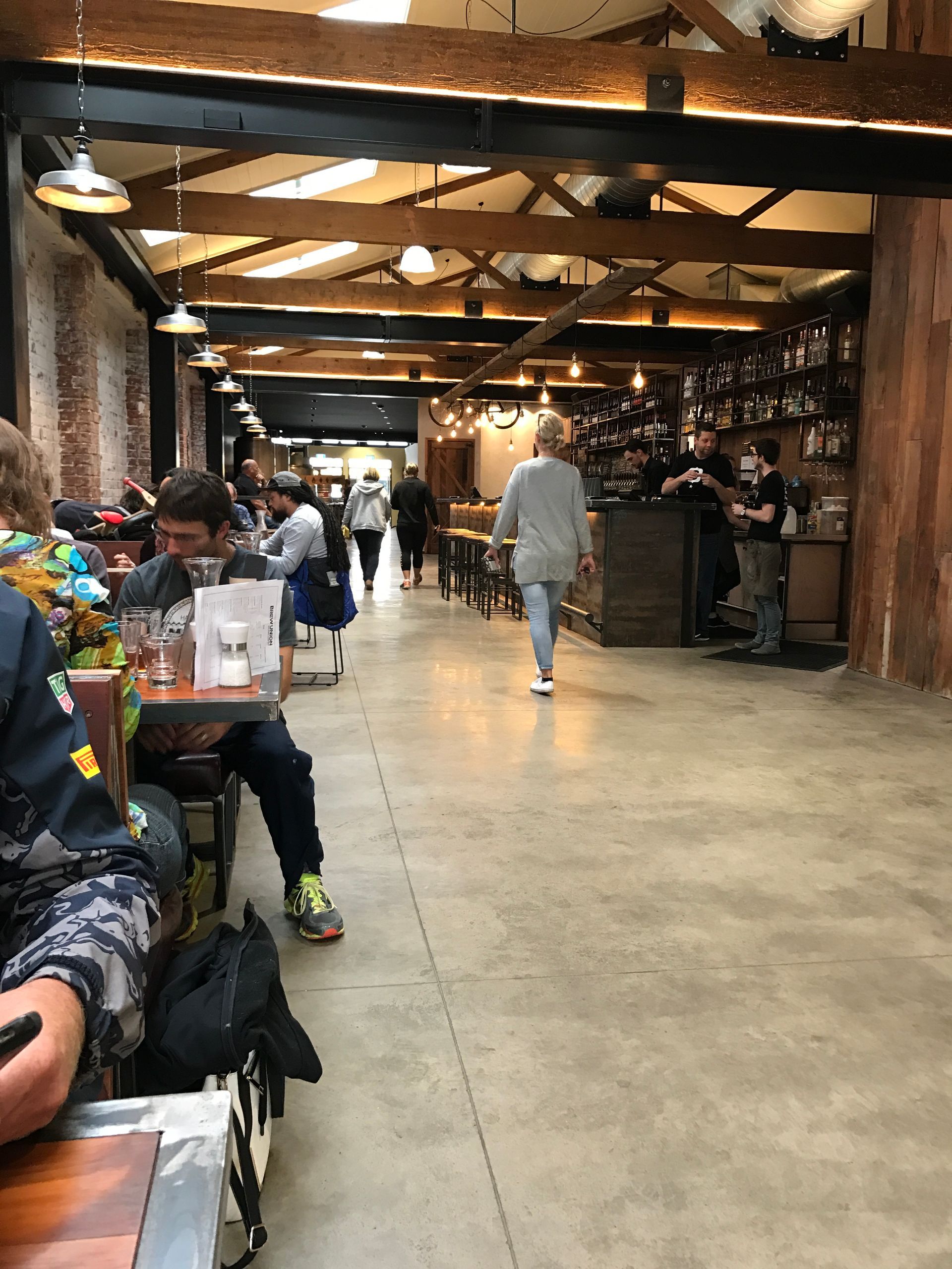 A group of people are sitting at tables in a restaurant.