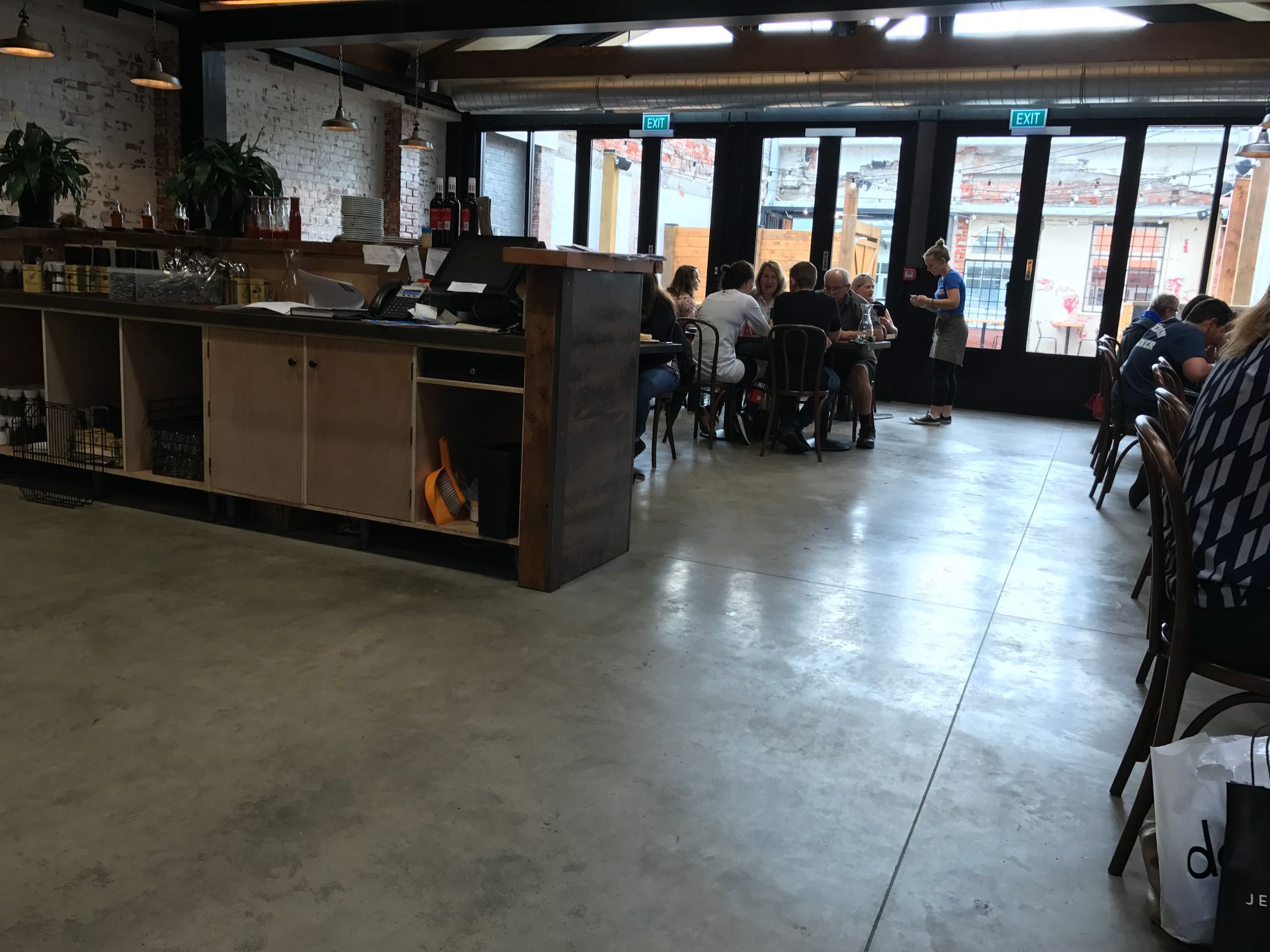 A group of people are sitting at tables in a restaurant.