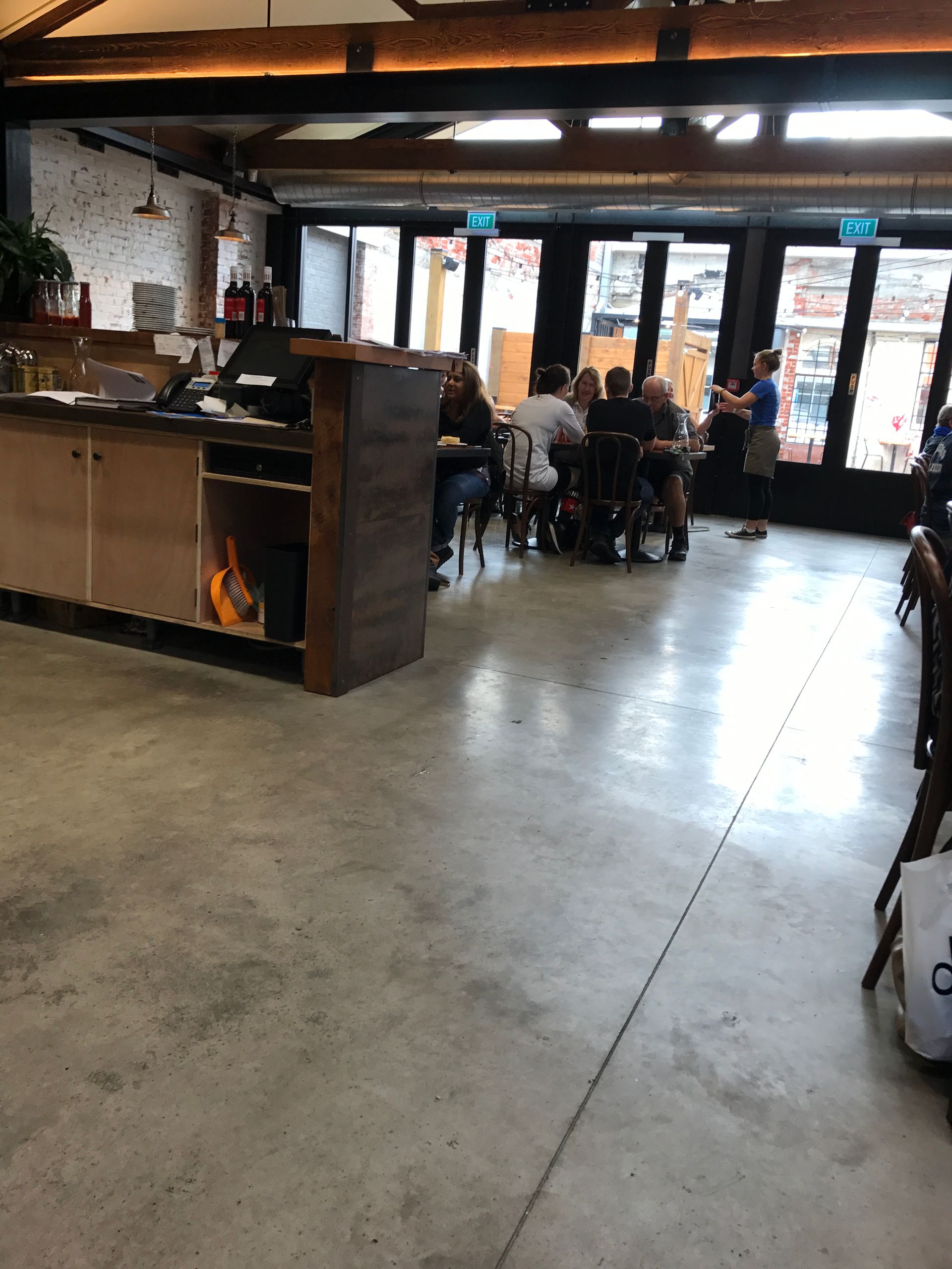 A group of people are sitting at tables in a restaurant.