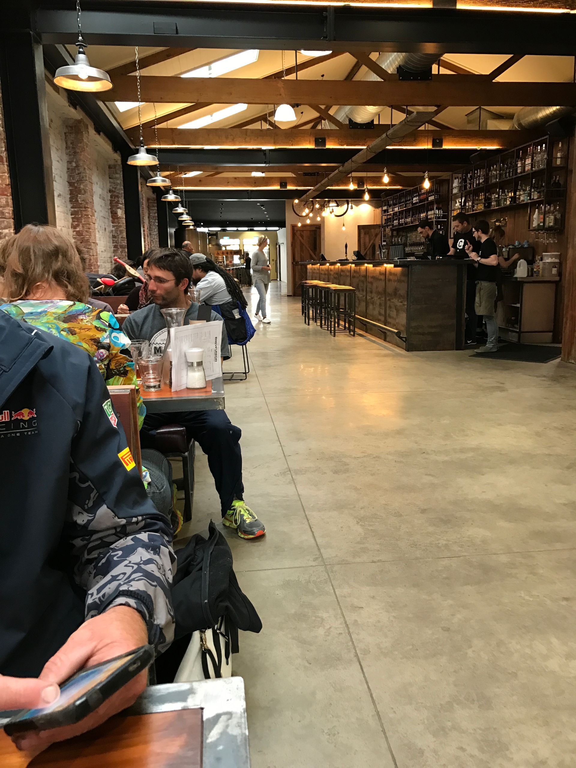 A group of people are sitting at tables in a restaurant.