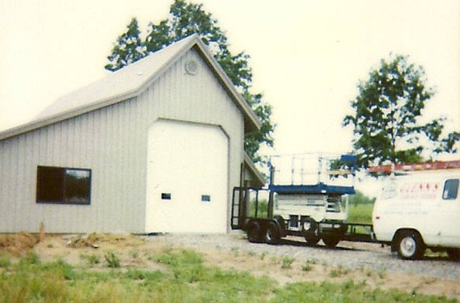 Glenn’s Garage Doors Has Provided Beautiful Small Farm Garage Doors in Mid-Missouri for Generations.