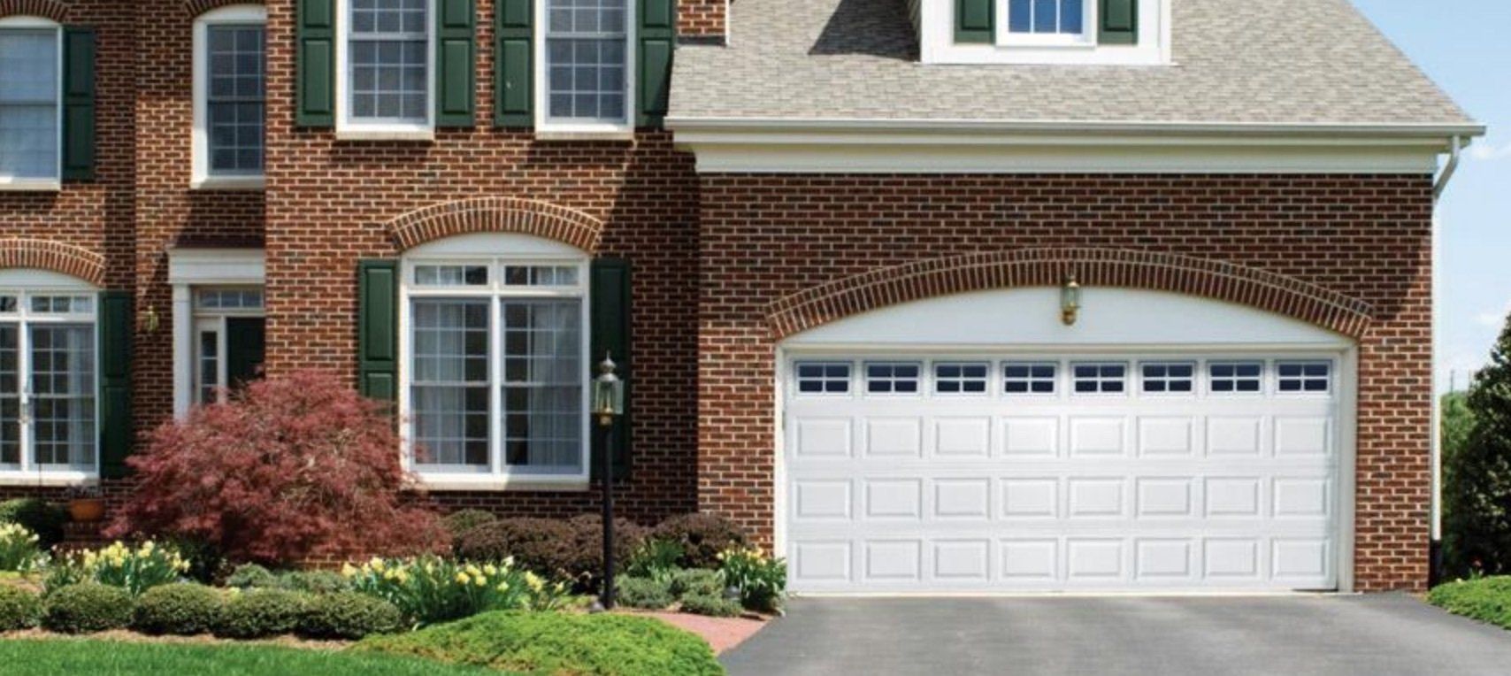 With Glenn’s Garage Doors, Your Mid-MO Home Can Have a Fresh New Look! Call Today.
