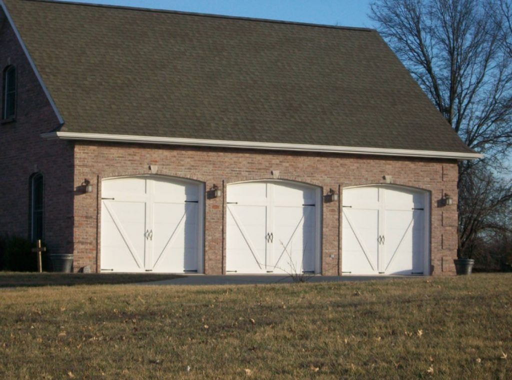 Install a Gorgeous 6-Car Farmhouse Garage Entrance With Glenn’s Garage Doors in Mid-Missouri.