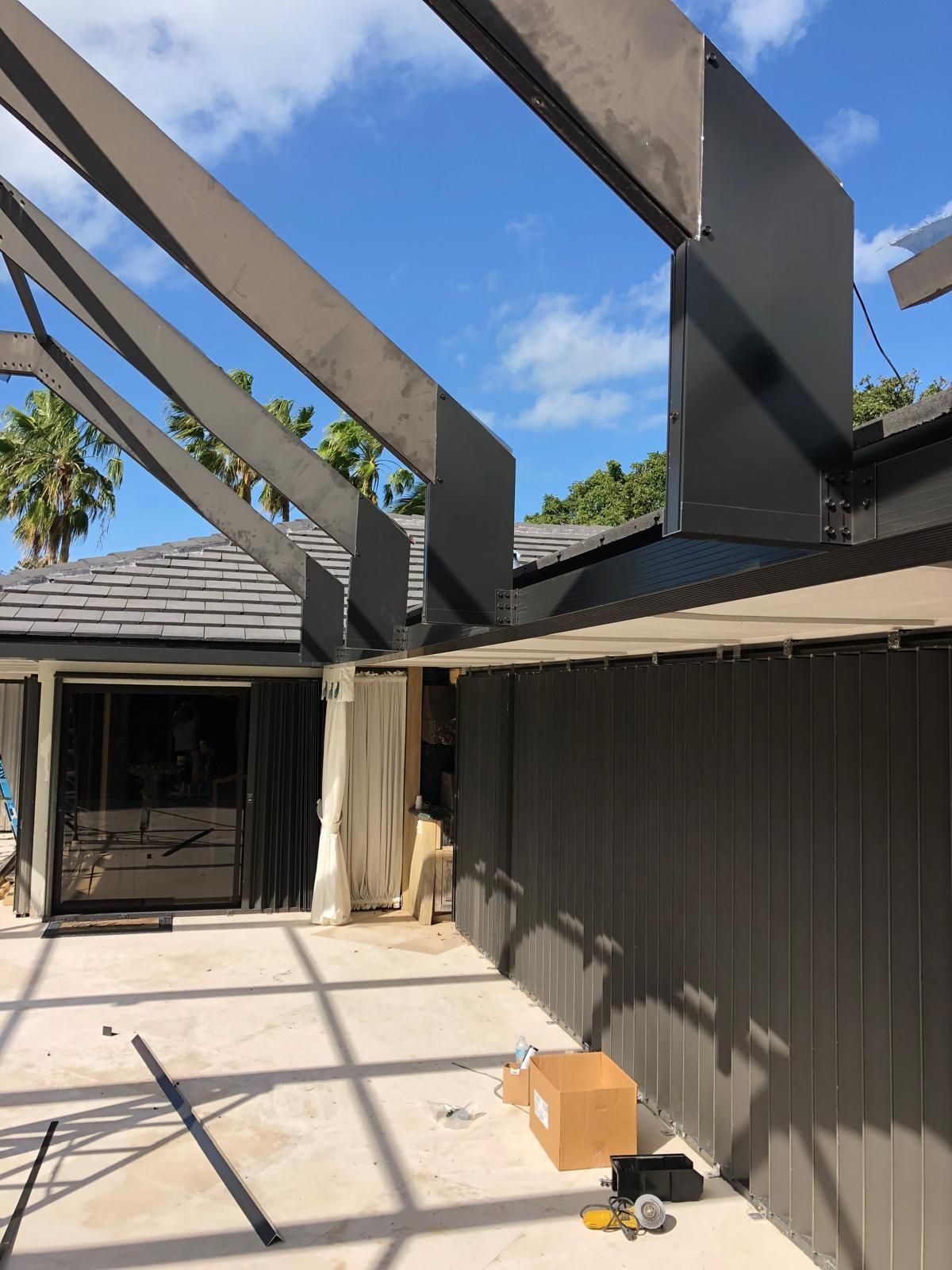 A house with a roof that is being built