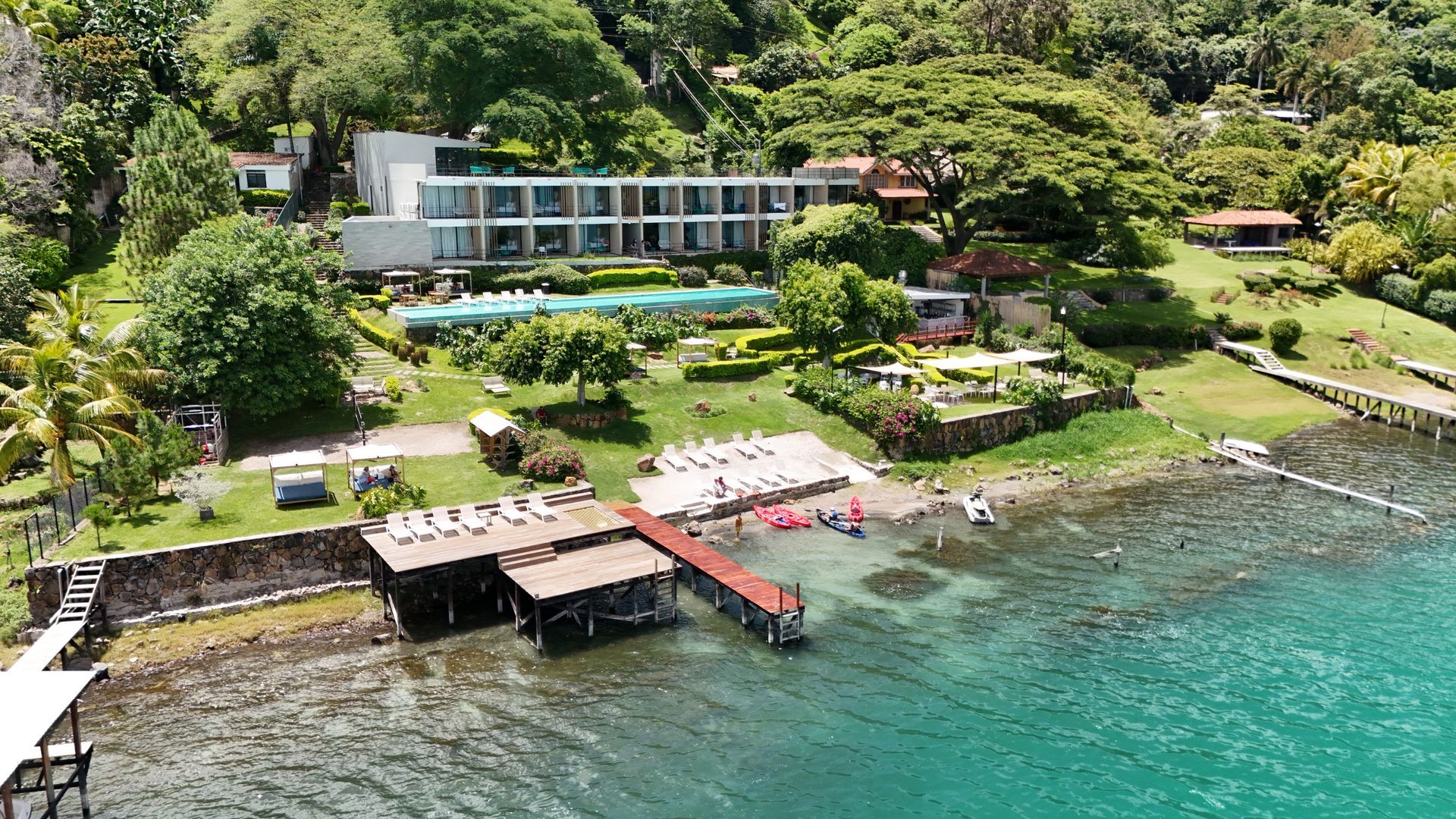 Cardedeu Hotel Coatepeque | Hotel en el Lago