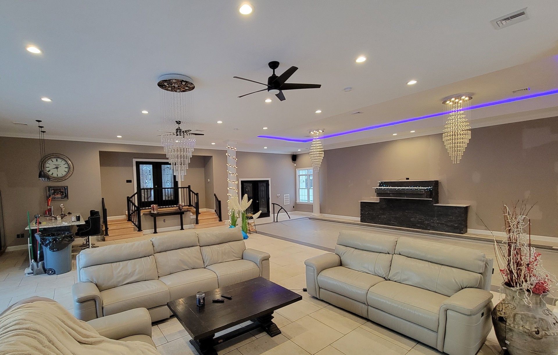 A living room filled with furniture and a ceiling fan.