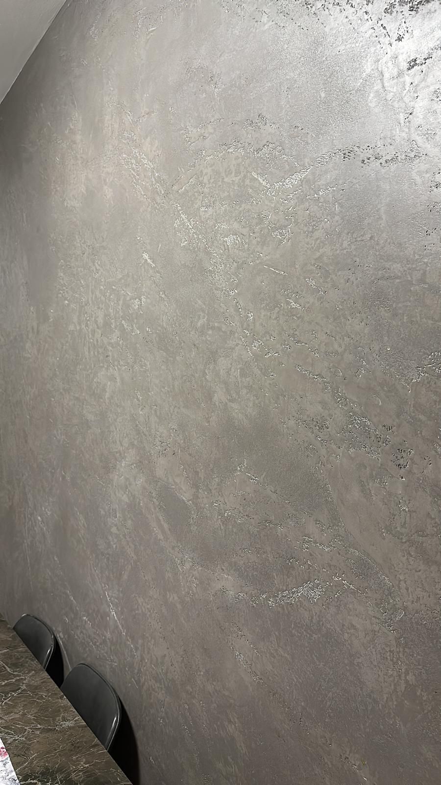 lavori di tinteggiatura in un appartamento