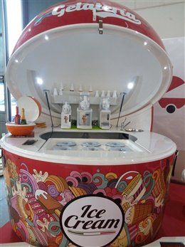 chiosco fisso o mobile rimorchiabile gelateria ambulante vetrina gelato
