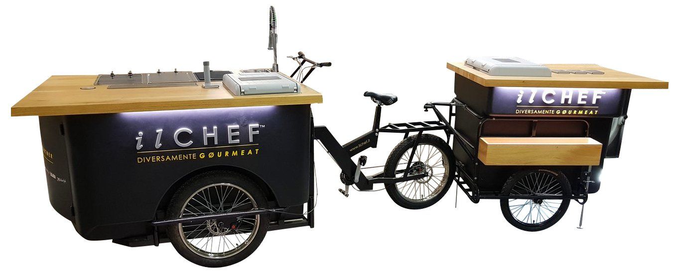 cargo bike triciclo Street food cucina mobile con rimorchio chef Ferrarini