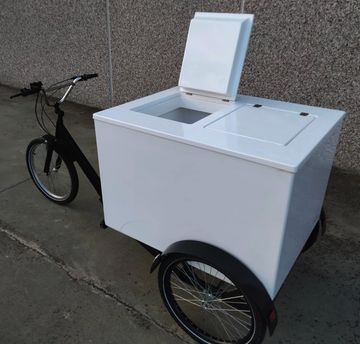 triciclo cargo bike con cassone coibentato posteriore per trasporto alimenti freschi