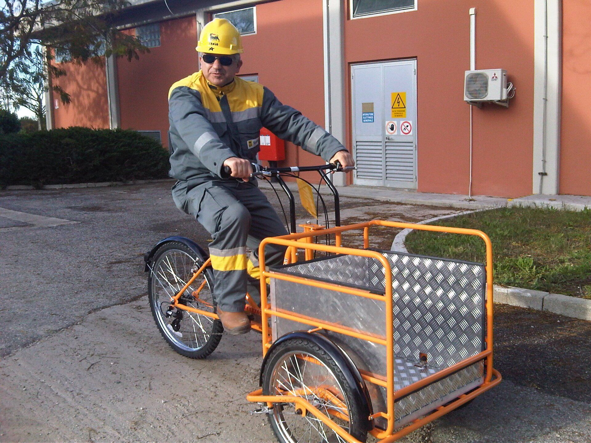 bicicletta da reparto da lavoro a 3 ruote triciclo per tecnici manutentori in raffineria aziende industriali