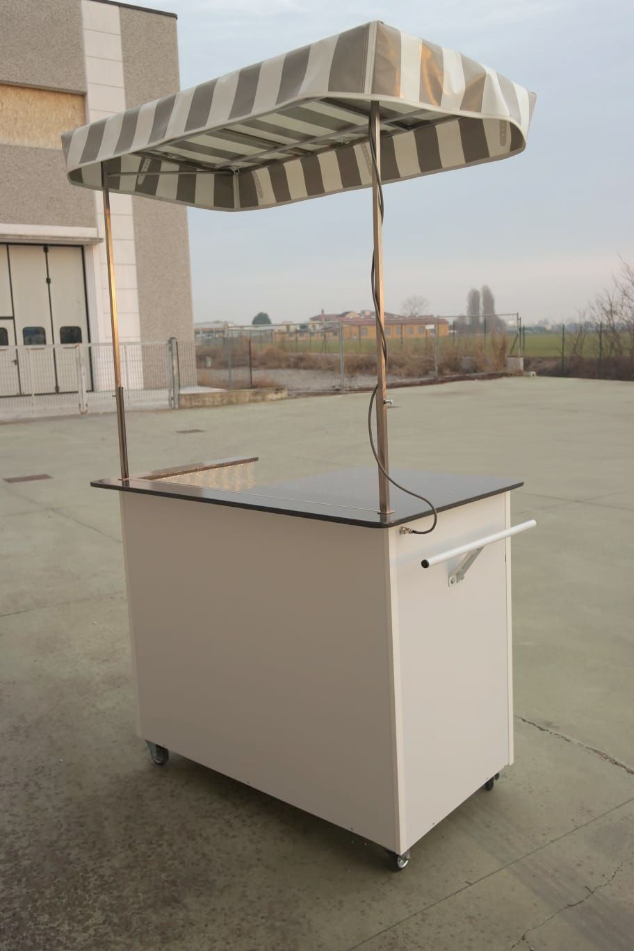 Carrello a spinta PUSH CART BASIC senza macchinari ancora da allestire per Street Food