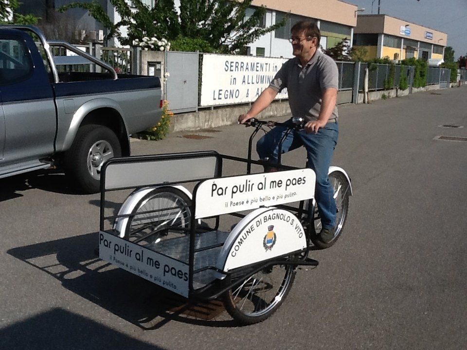 triciclo ecologico pubblicitario per pulizia del paese