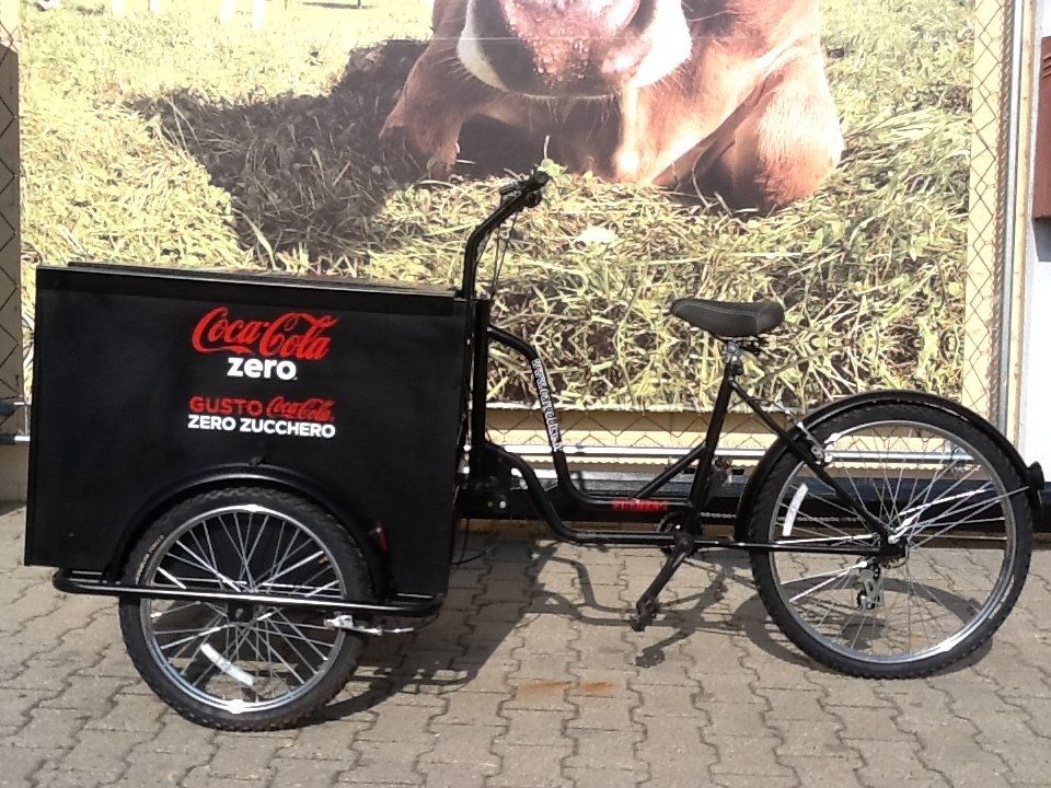 triciclo coca cola pubblicitario promozione prodotto pubblicità coca cola