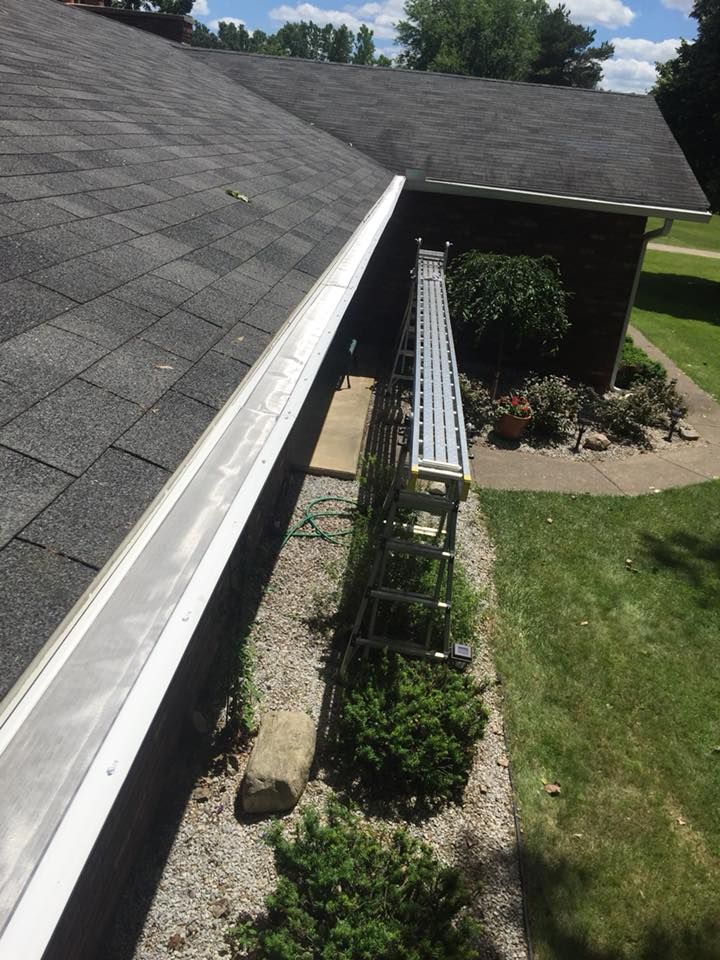 roof cleaning clarksville mi