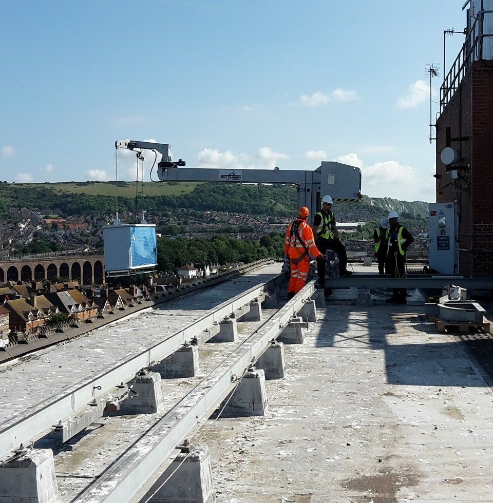 Trolley B<U system for facade access and maintenance