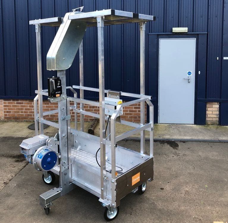 Workcage and hoist