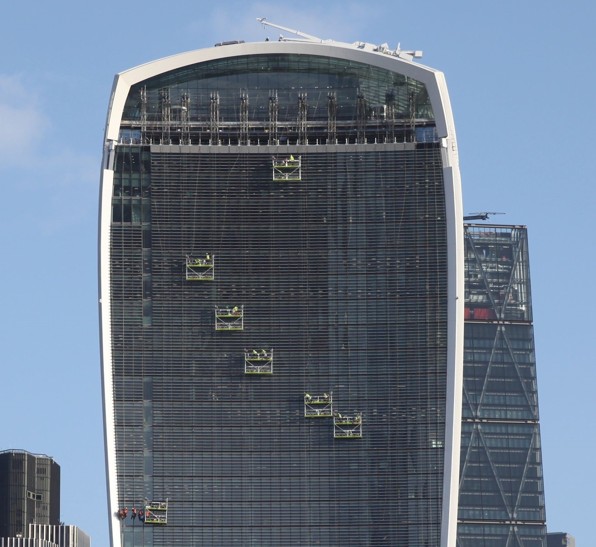 Double-decker platform suspended access for the walkie-talkie building