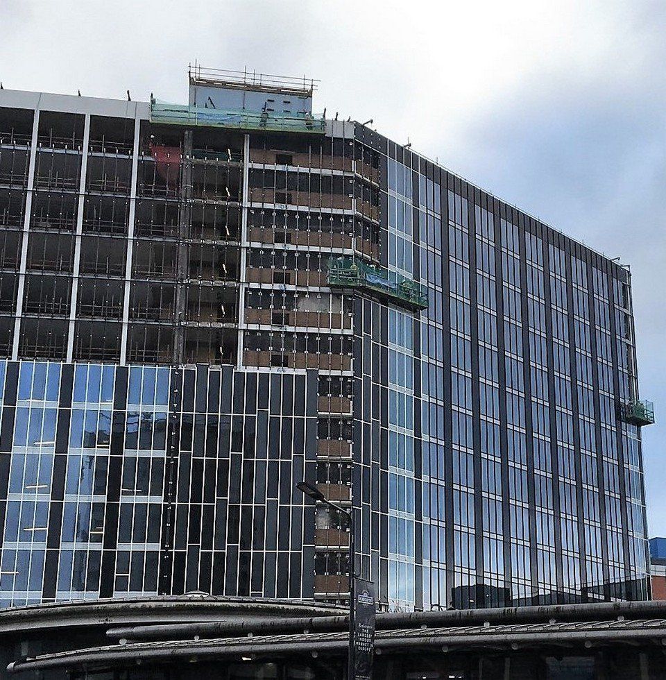 Curved Platform for facade access and maintenance