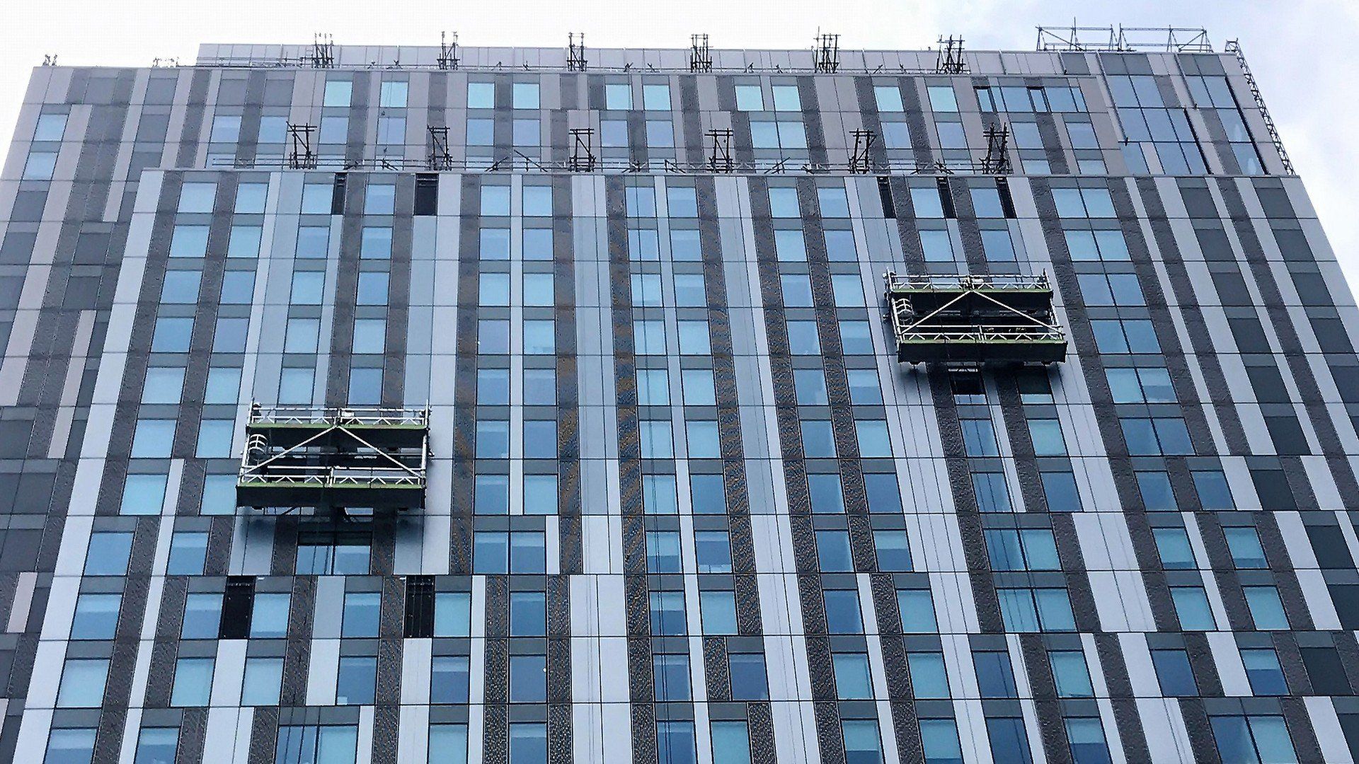 Double-decker platforms for facade access
