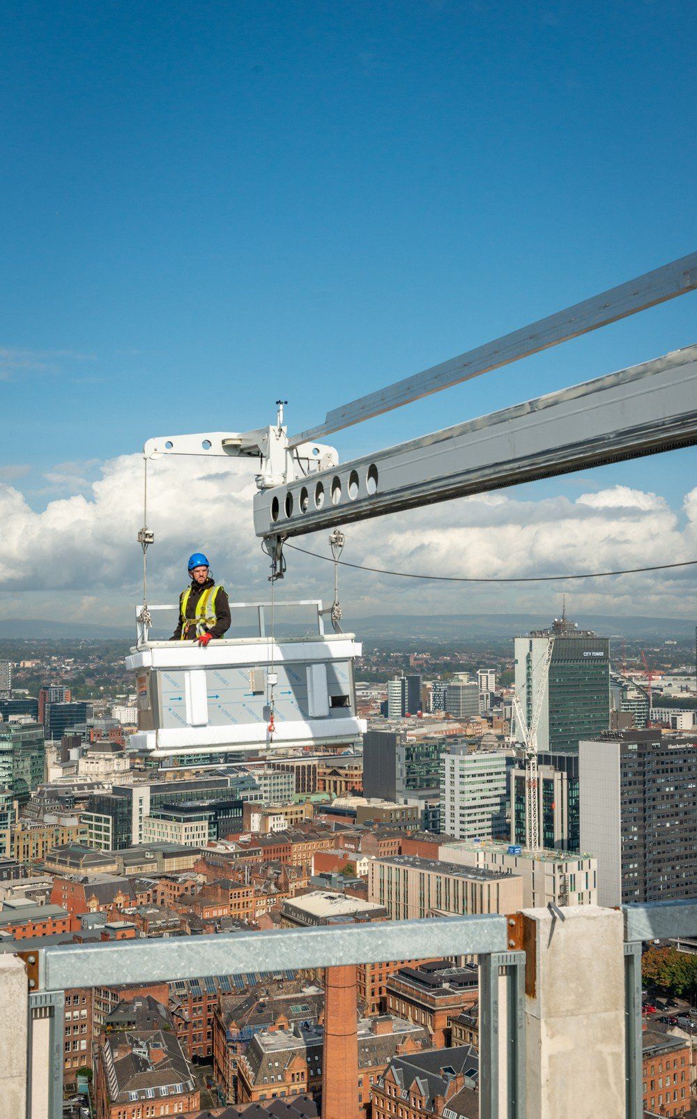 Telescopic BMU with cradle